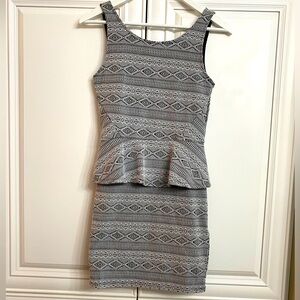 Divided Women’s Sz 6 Black White Pattern Sleeveless Scoop Neck Dress with Peplum